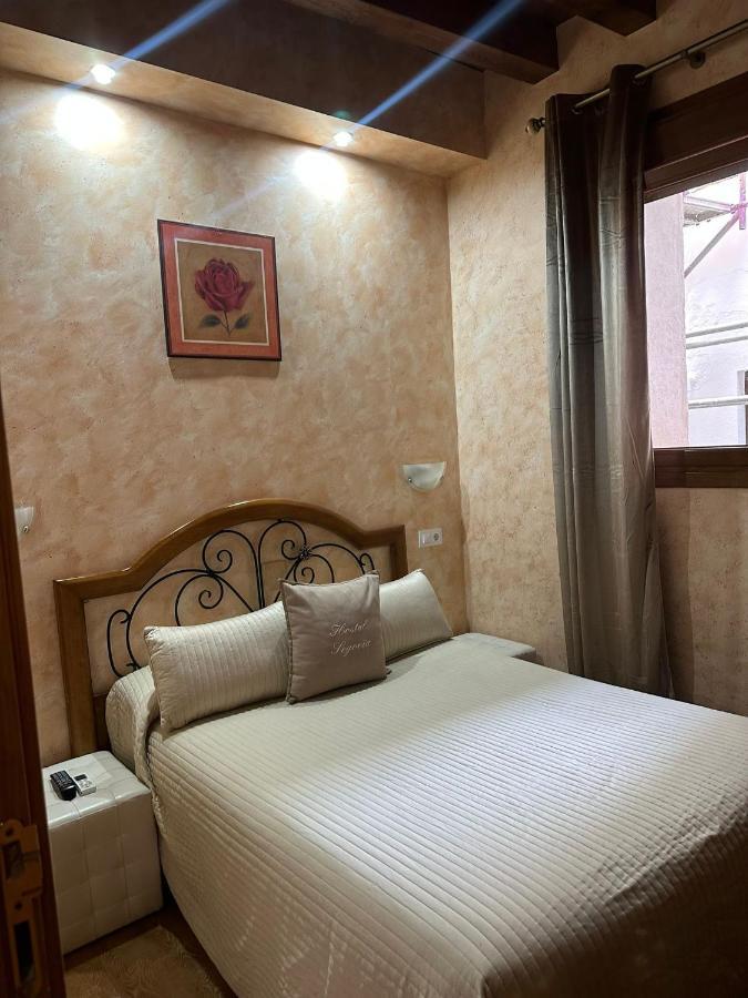 Hostal Segovia Adults Only Ξενοδοχείο Εξωτερικό φωτογραφία