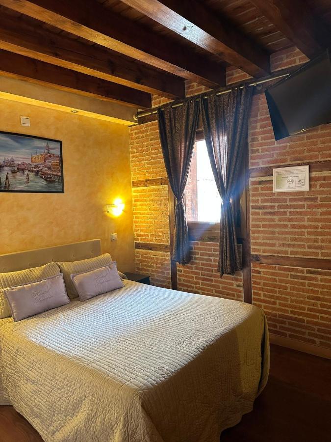 Hostal Segovia Adults Only Ξενοδοχείο Εξωτερικό φωτογραφία