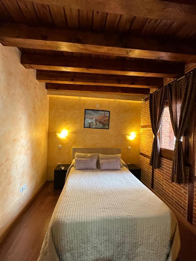 Hostal Segovia Adults Only Ξενοδοχείο Εξωτερικό φωτογραφία