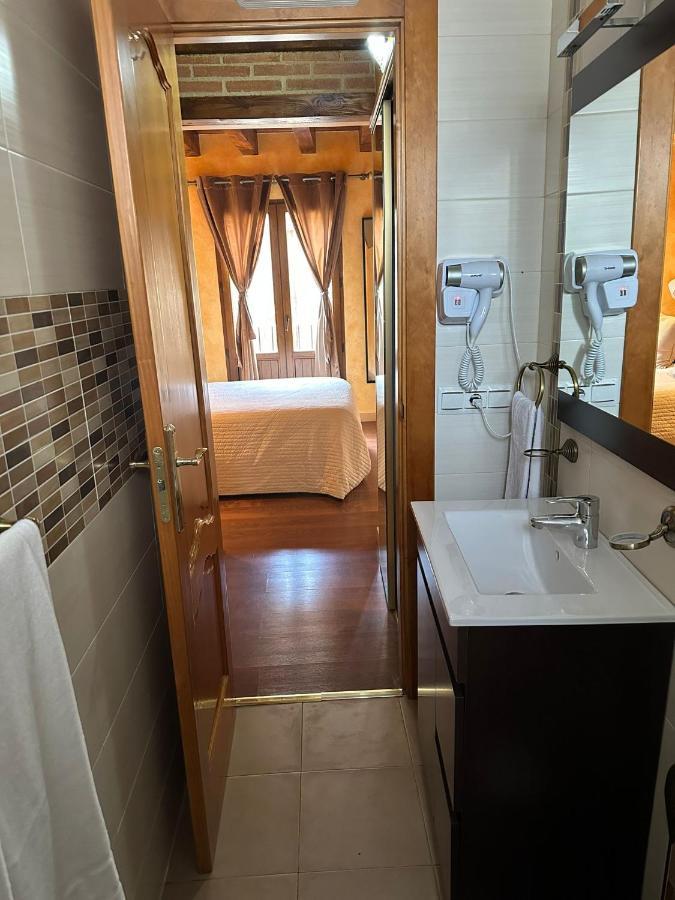 Hostal Segovia Adults Only Ξενοδοχείο Εξωτερικό φωτογραφία