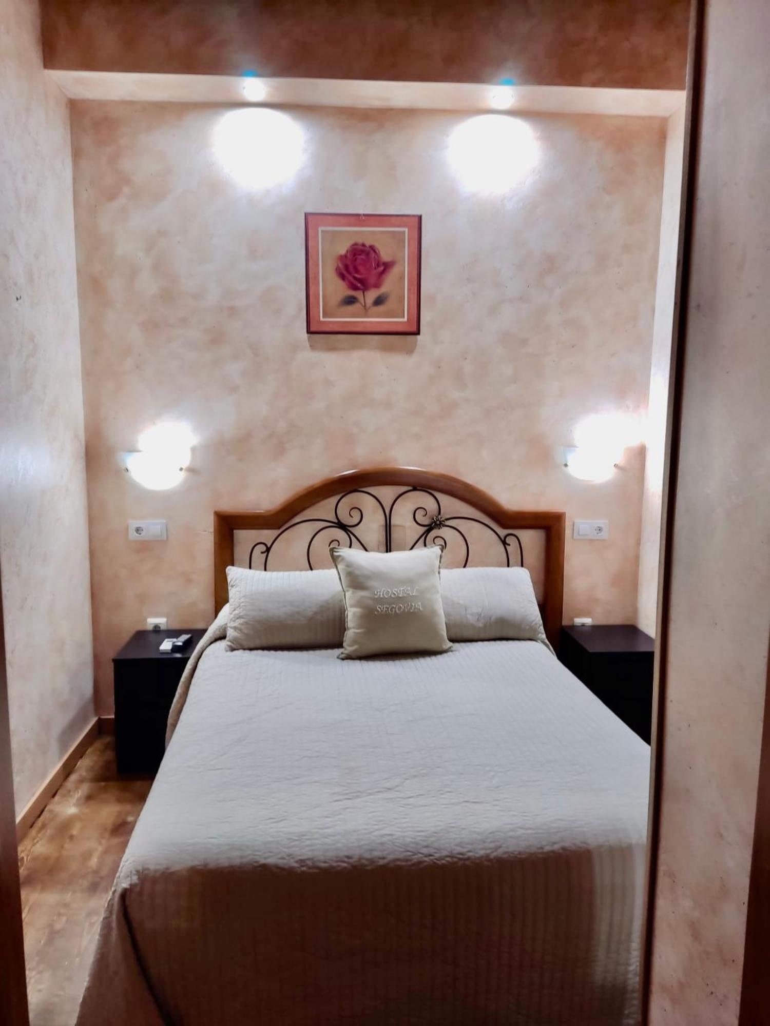 Hostal Segovia Adults Only Ξενοδοχείο Εξωτερικό φωτογραφία