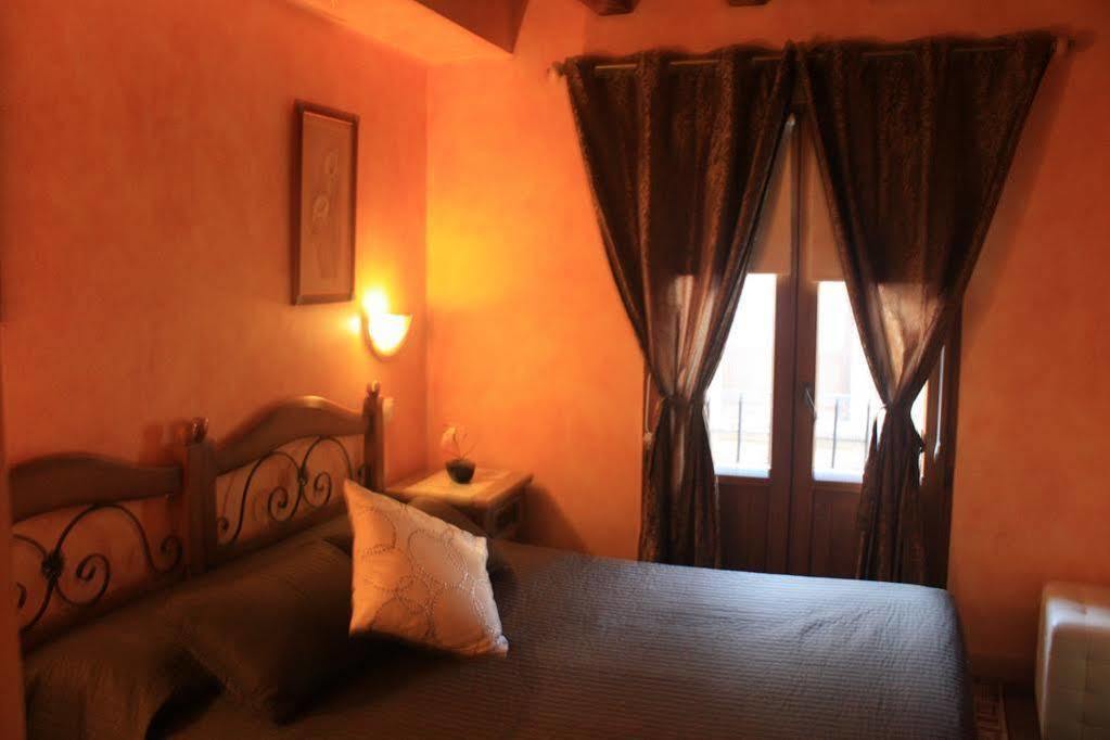 Hostal Segovia Adults Only Εξωτερικό φωτογραφία