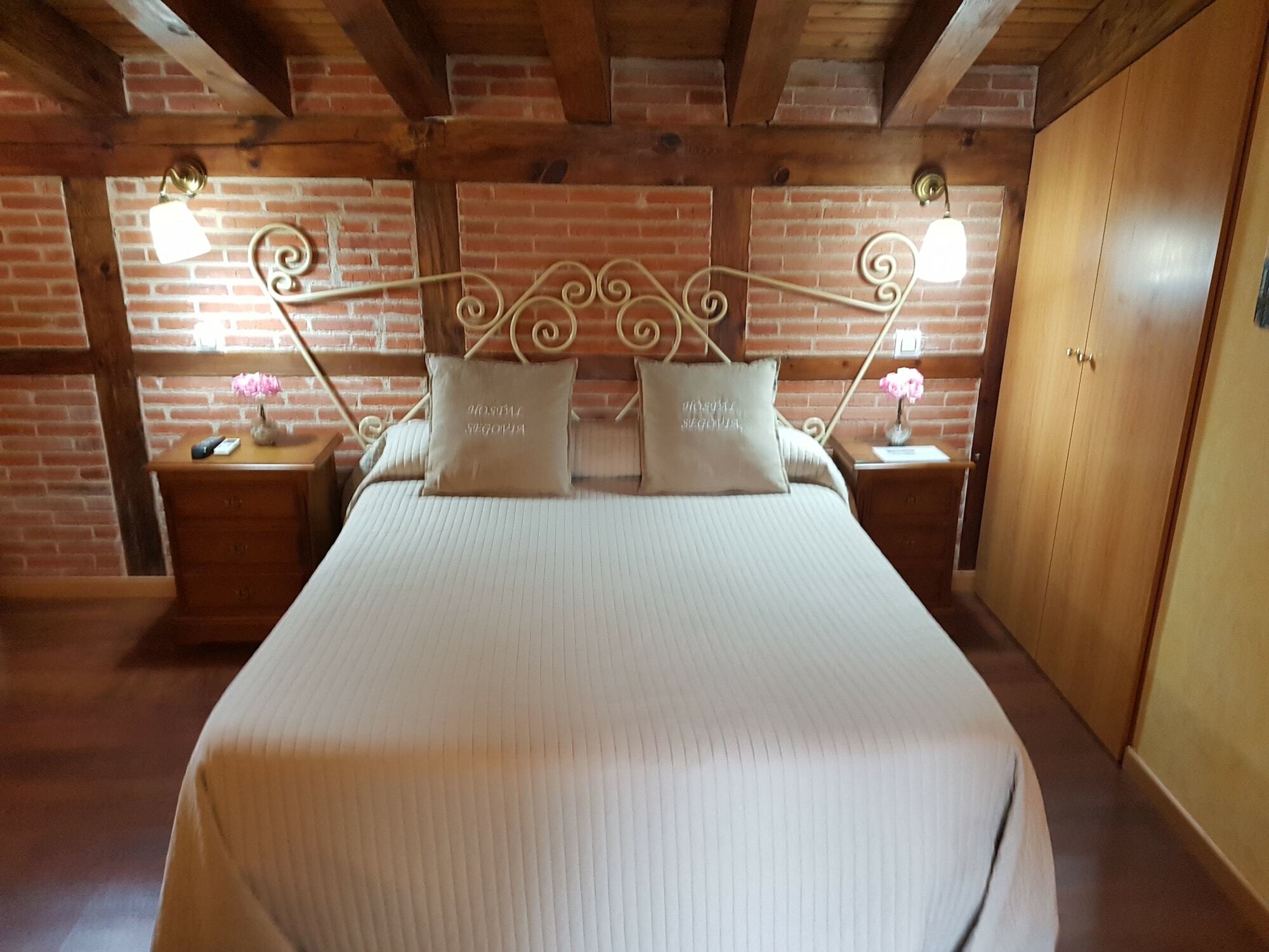 Hostal Segovia Adults Only Ξενοδοχείο Εξωτερικό φωτογραφία